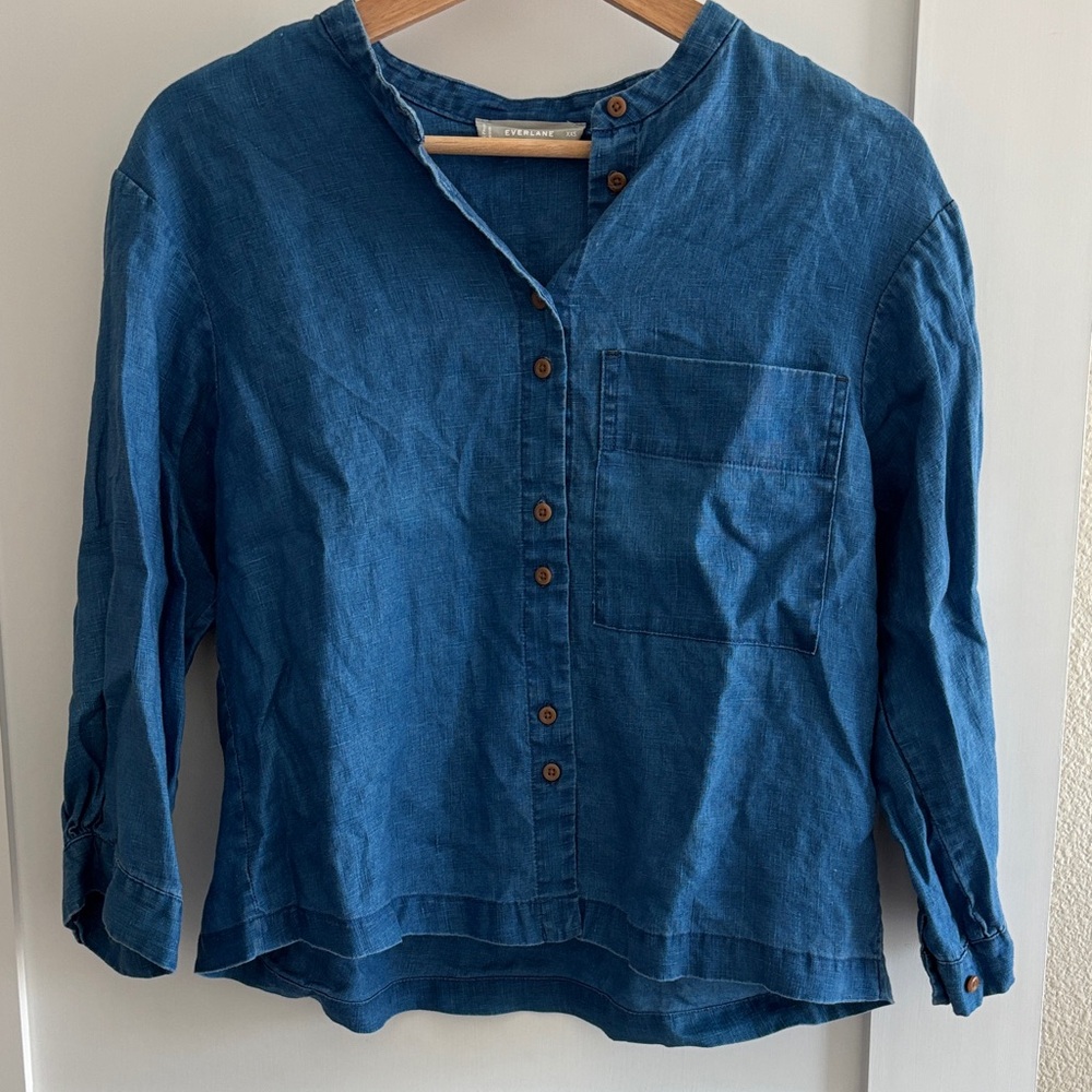 Everlane Blue Linen Chambray Button-Up Shirt